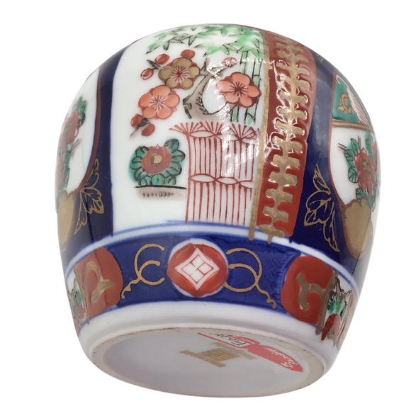 Small Vintage Imari Vase: Hand-Painted Japanese Porcelain, Floral Design - Picture 6 of 15